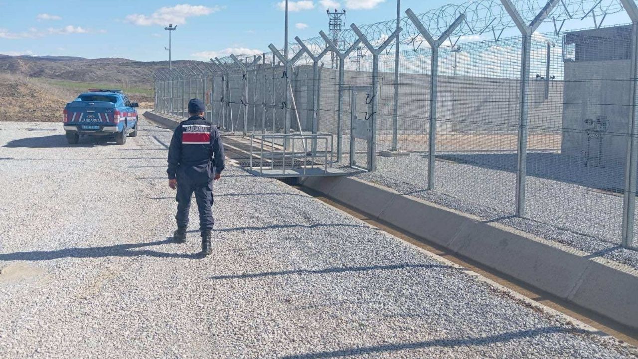 Yozgat'ta Kritik Altyapı Tesislerinde Önleyici Jandarma Devriyesi (1)