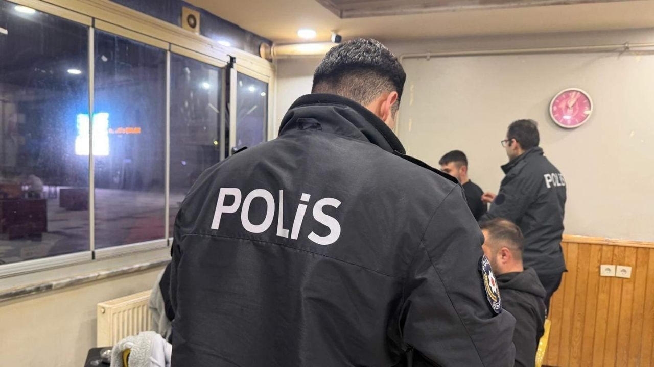 Yozgat’ta Kritik Bölgelerde Sıkı Kontrol Araçlar Ve Şahıslar Tek Tek İncelendi (1)