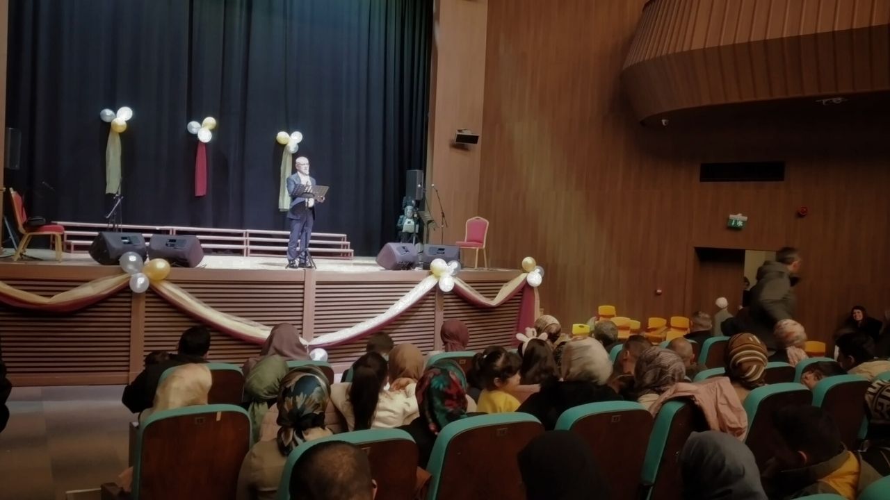 Yozgat’ta Minik Öğrenciler Sahneye Çıktı Program Büyük Beğeni Topladı (2)