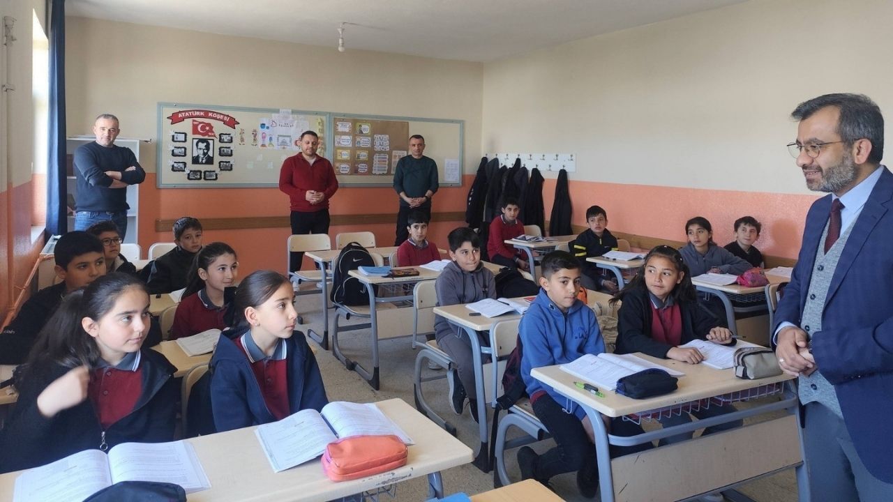 Yozgat’ta Öğrencilerle Buluştu “Hediyem Kur’an Olsun” Projesi Işık Tuttu (3)