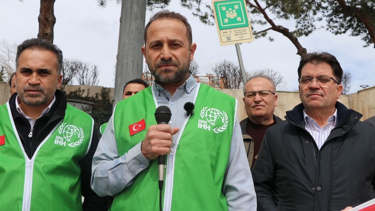 Yozgat’ta Onlarca Kişi Bir Araya Geldi İhh Destek Çağrısında Bulundu (2)