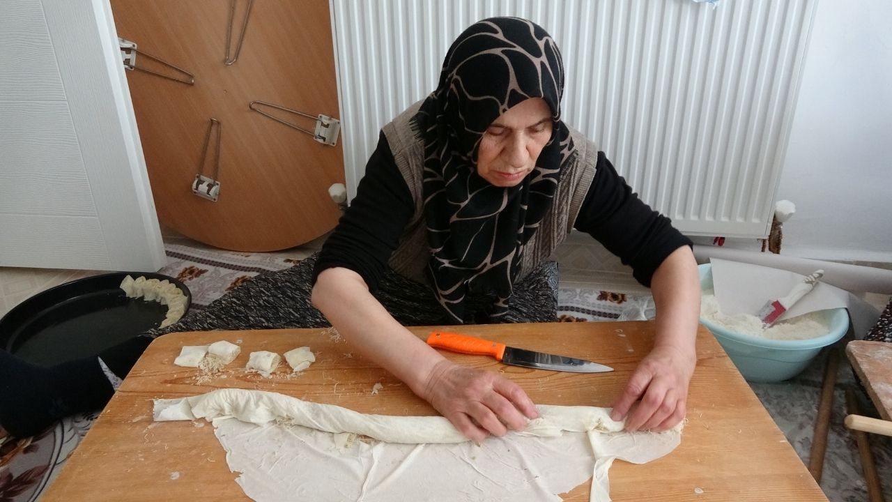 Yozgat'ta Ramazan Bayramı Hazırlıkları Kadınlar İmece Usulü Tatlı Yapıyor (4)