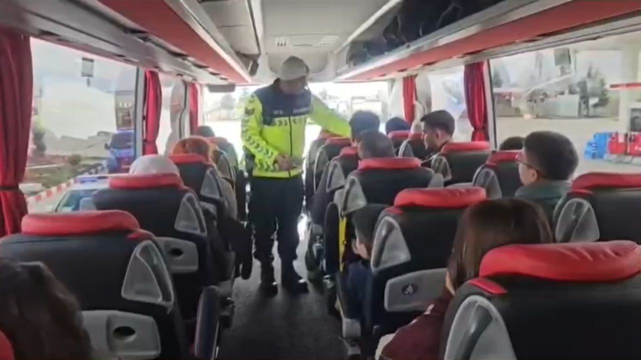 Yozgat'ta Şehirlerarası Otobüse Habersiz Trafik Denetimi (2)