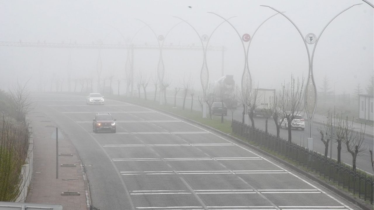 Yozgat’ta Sis Alarmı Trafikte Bu Kurallara Dikkat (4)