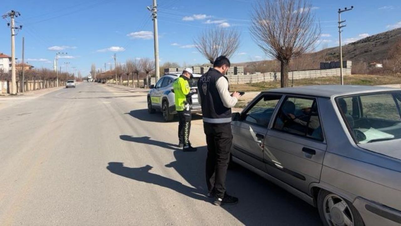 Yozgat’ta Sürücüler Dikkat! Trafik İhlallerine Karşı Sıkı Denetimler Başladı (1)
