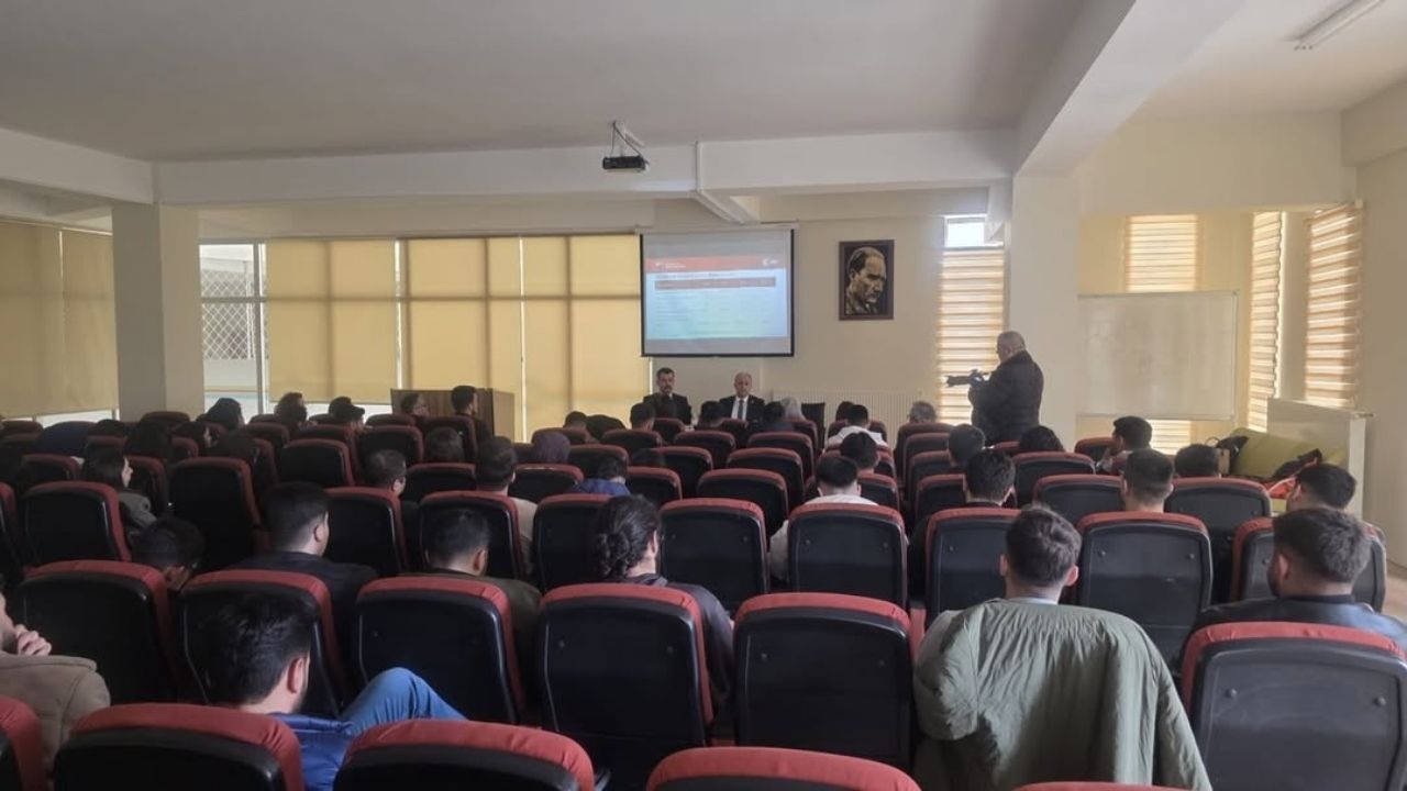 Yozgat’ta Tarım Sektörü Öğrencilerle Bir Araya Geldi Kariyer Fırsatları Masaya Yatırıldı (1)