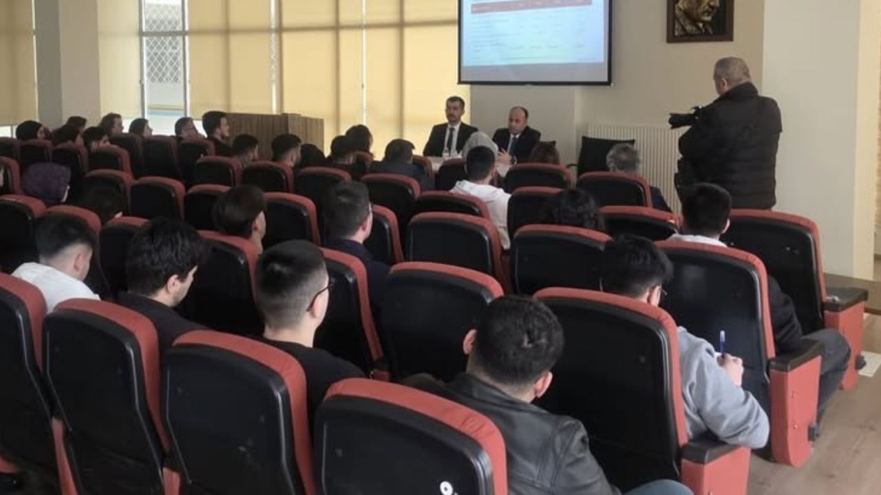 Yozgat’ta Tarım Sektörü Öğrencilerle Bir Araya Geldi Kariyer Fırsatları Masaya Yatırıldı (2)