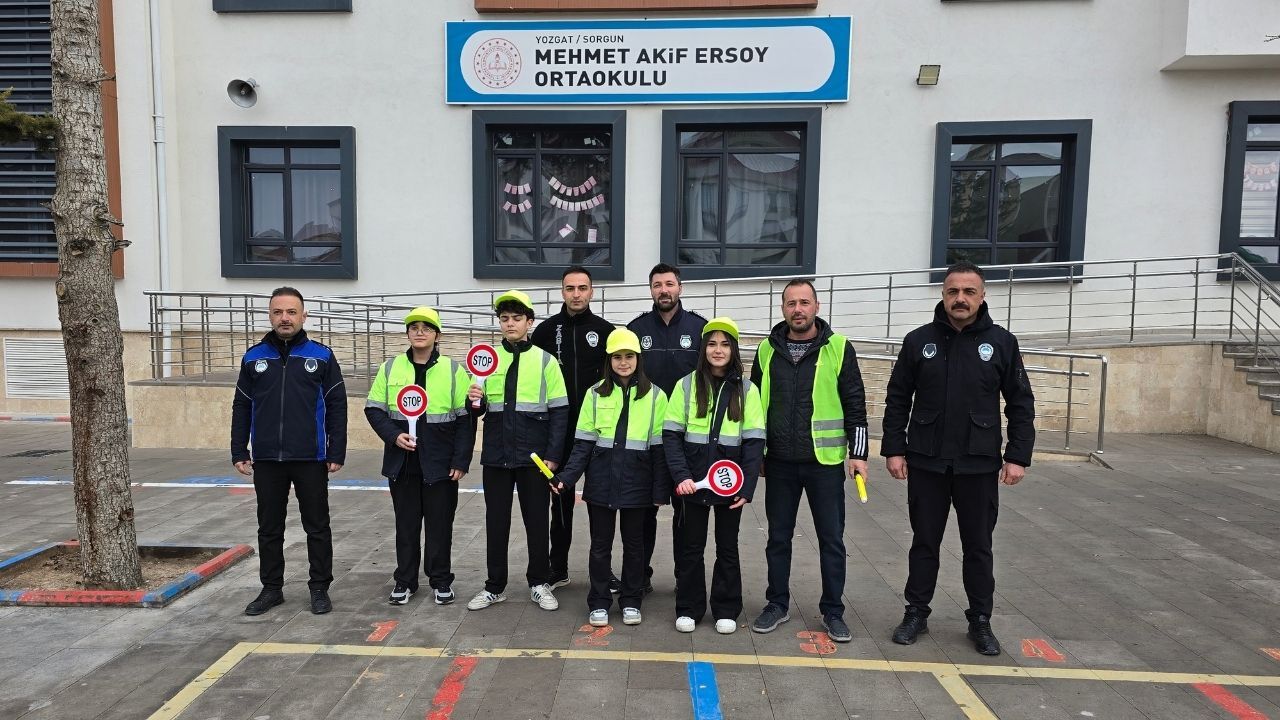 Yozgat’ta Trafikte Canlı Ders Öğrenciler Sahada Kural Öğrendi (4)