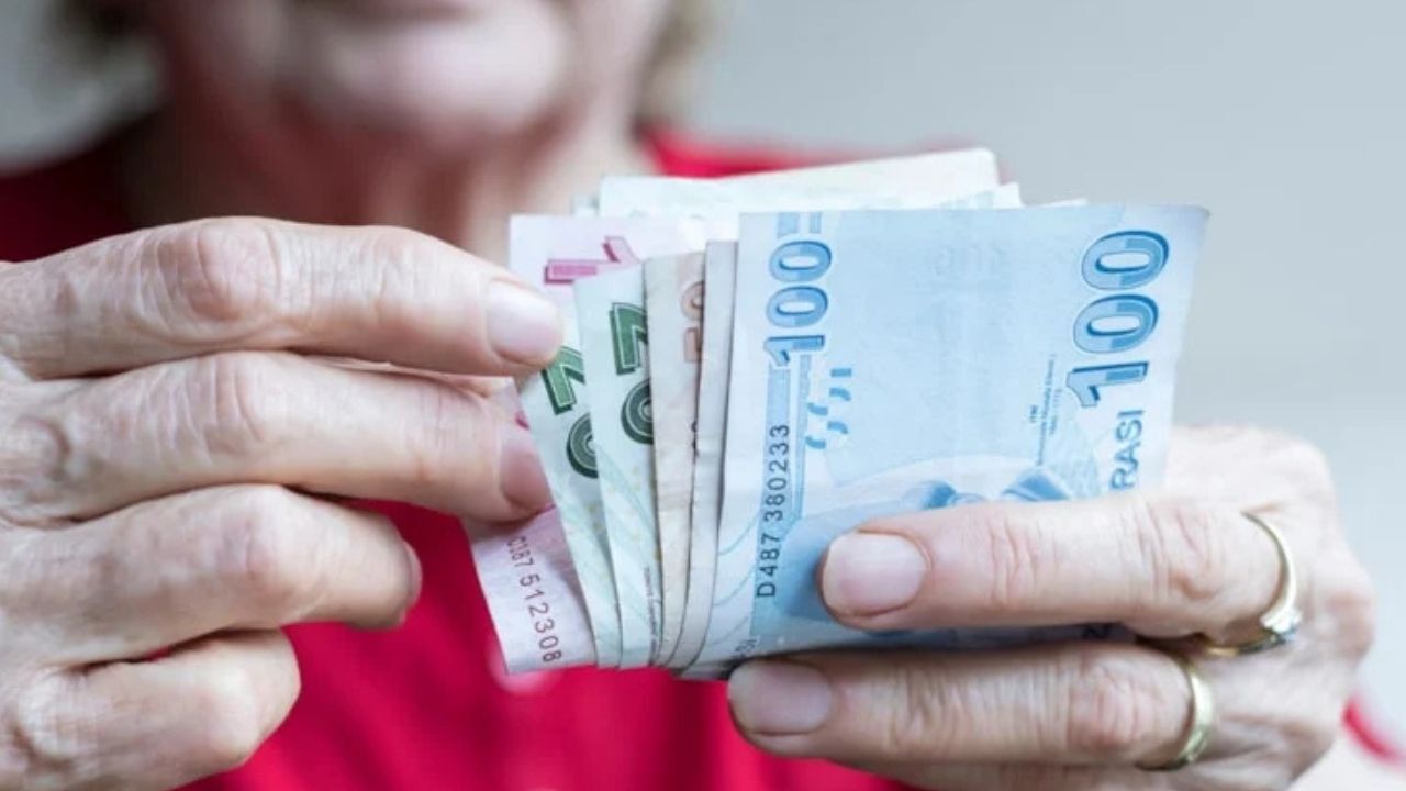 Emekli bayram ikramiyeleri hesaplara yatıyor! Herkes aynı parayı almayacak