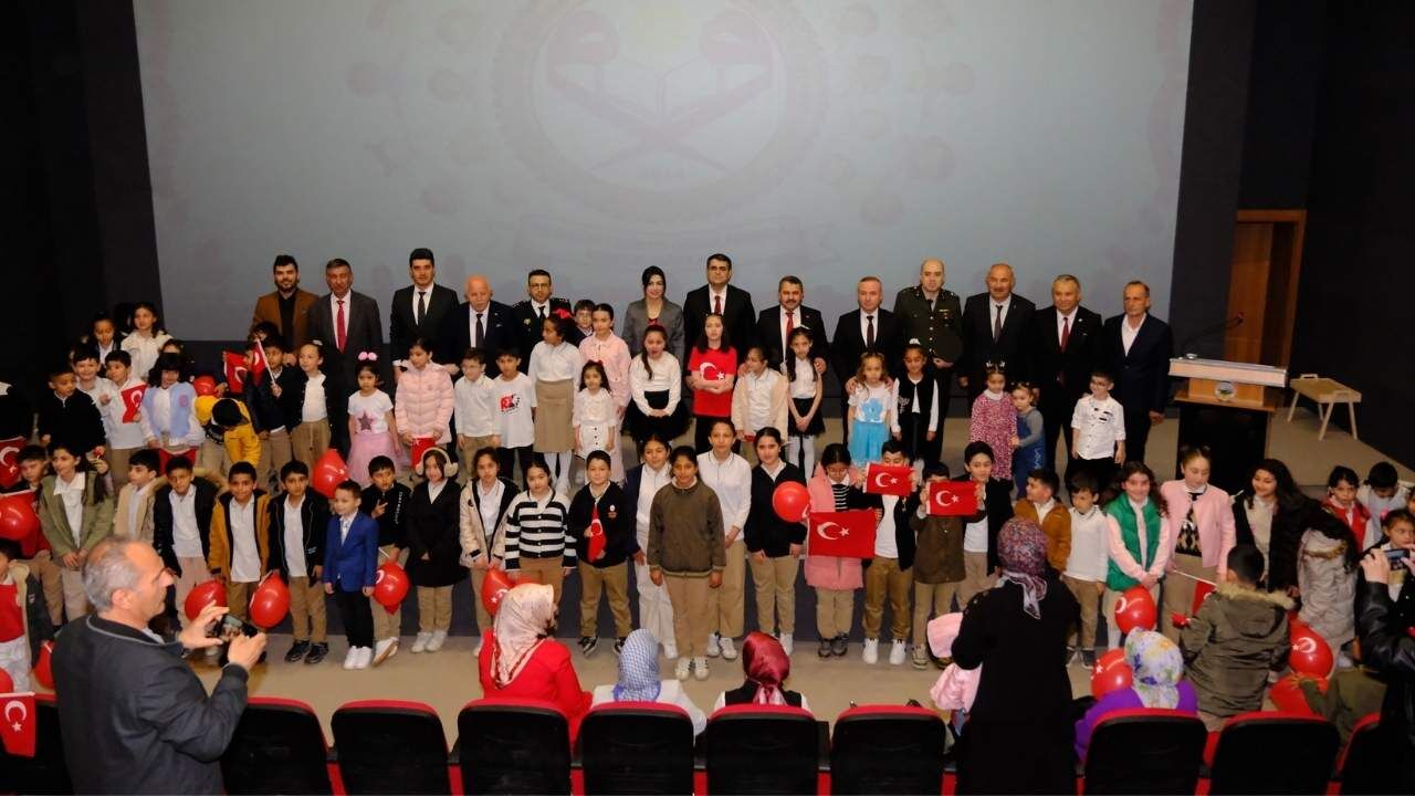 Akdağmadeni’nde 23 Nisan Kutlamasına Hüzün Hakim Oldu (1)