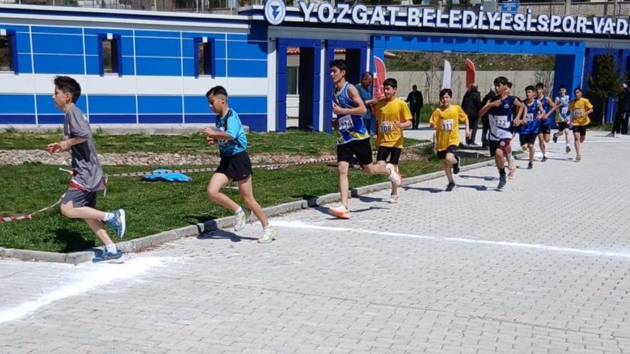 Anadolu Yıldızları Yozgat’ta Parladı Gençlerin Performansı Tam Not Aldı (3)