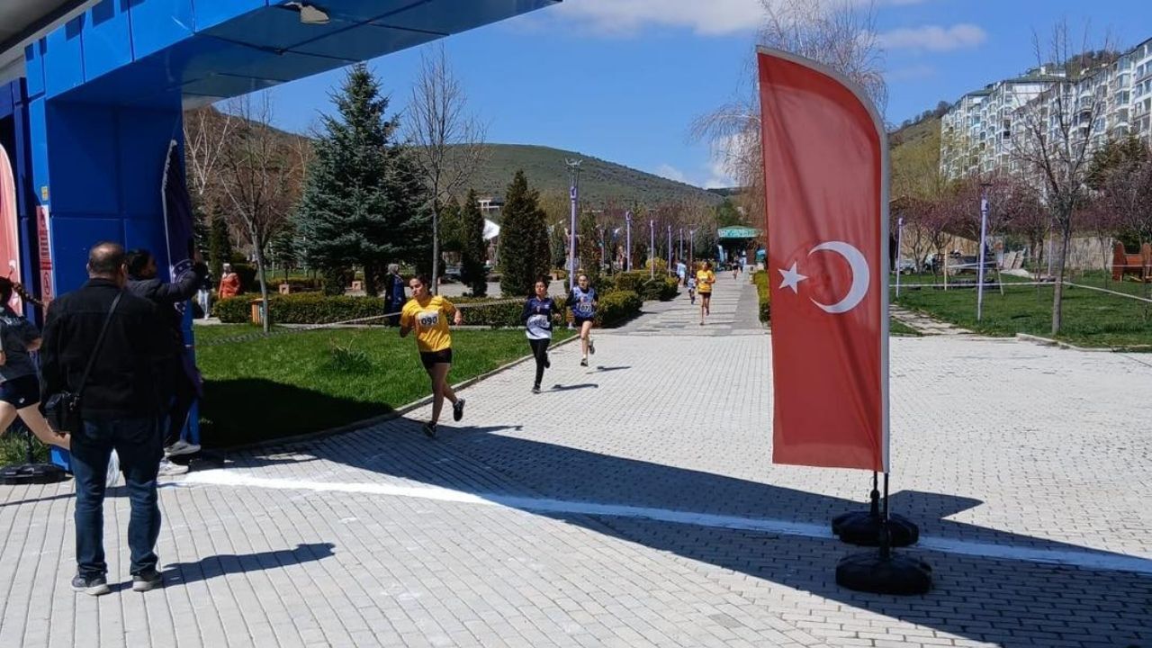 Anadolu Yıldızları Yozgat’ta Parladı Gençlerin Performansı Tam Not Aldı (4)