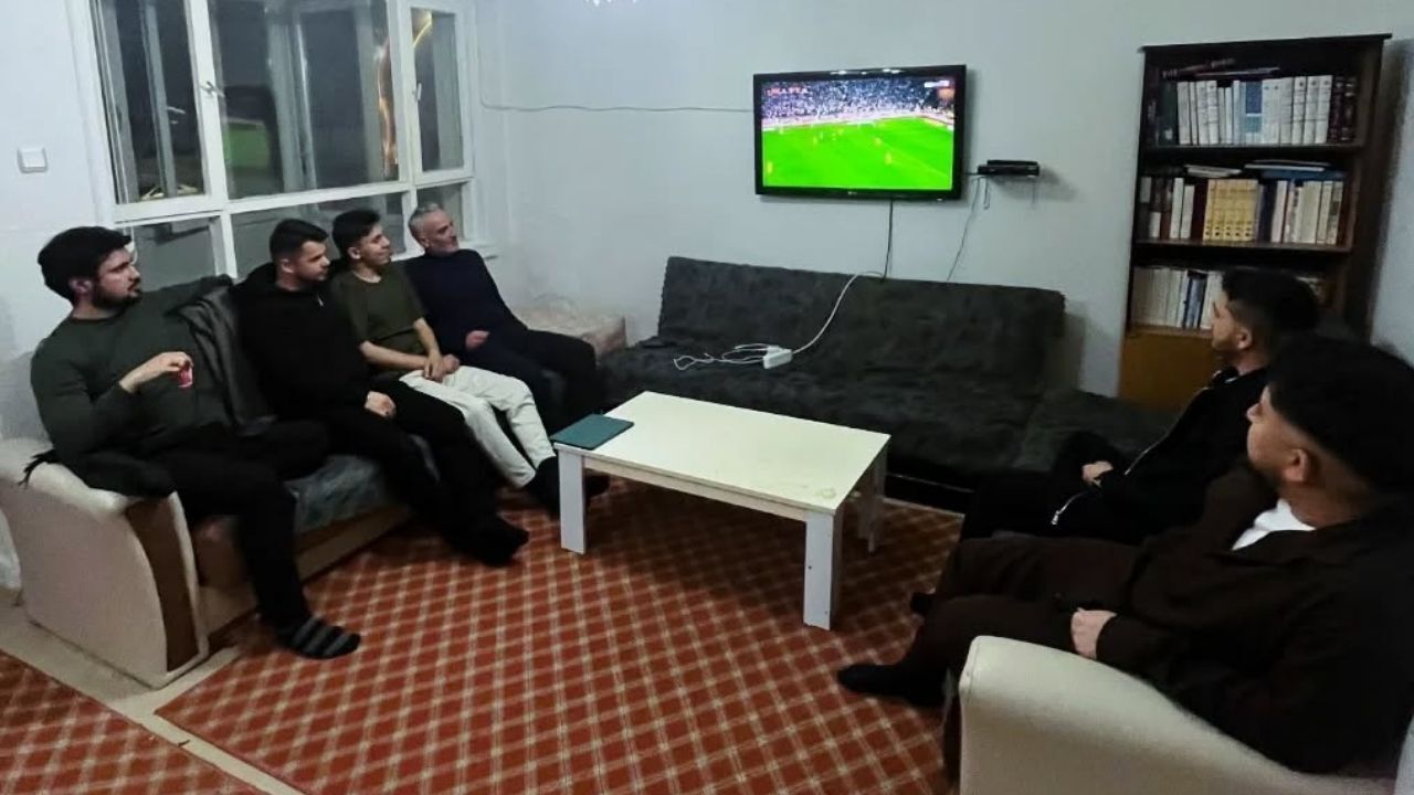 Aöf Öğrencisi Hocalar Yozgat’ta Destek Buldu Sınav Öncesi Keyifli Mola (1)