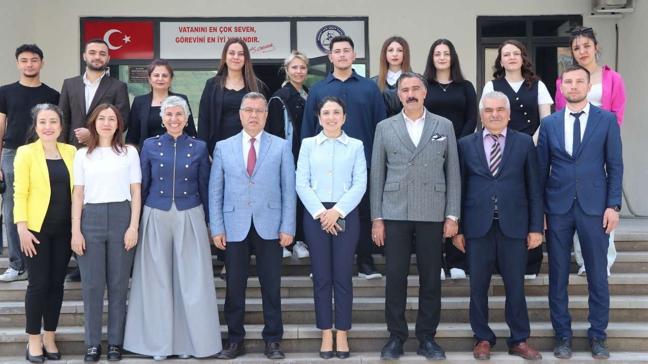 “Bir Kitap Bin Gelecek” Projesi Yozgat’ta Hayat Buldu Kitaplar Dağıtıldı (2)