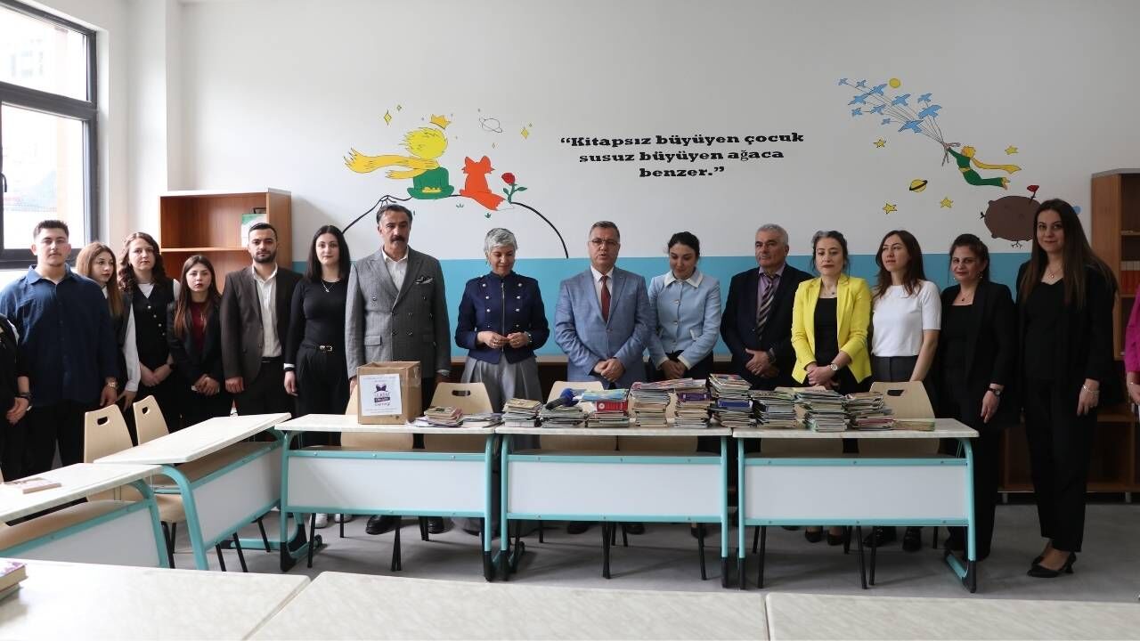 “Bir Kitap Bin Gelecek” Projesi Yozgat’ta Hayat Buldu Kitaplar Dağıtıldı (3)