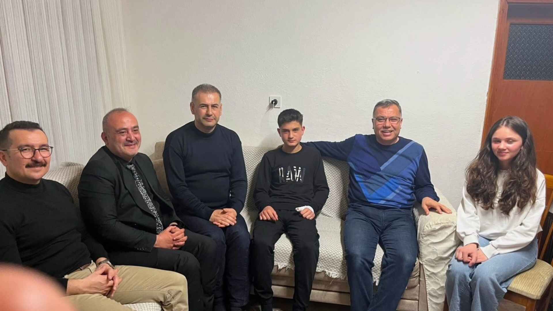 Bu Ziyaret Dikkat Çekti Yozgatlı Yiğit Ali’nin Evindeki Görüşme Merak Uyandırdı (1)