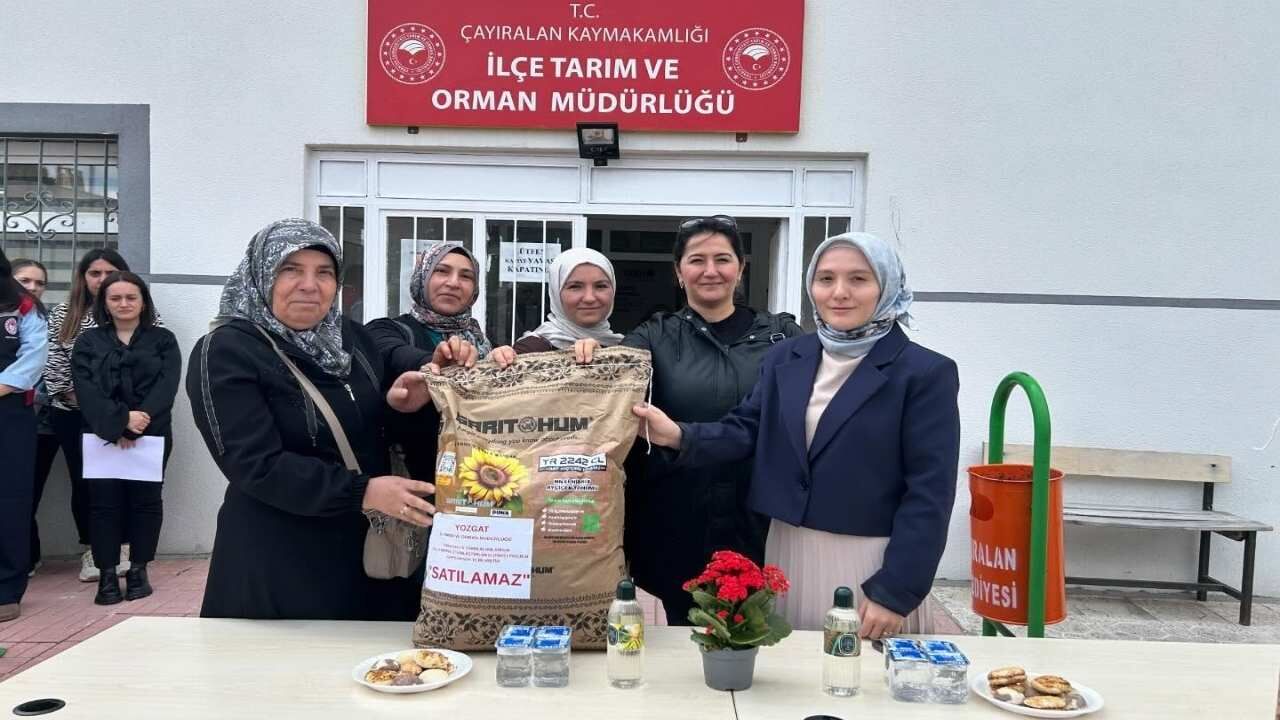 Çayıralan’da Çiftçilere Ayçiçeği Tohumu Desteği Verildi (1)