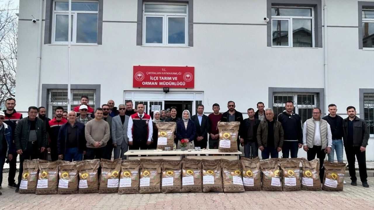 Çayıralan’da Çiftçilere Ayçiçeği Tohumu Desteği Verildi (2)