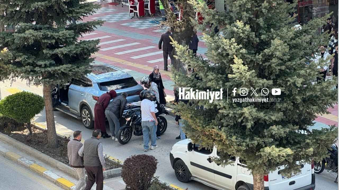 Dikkatsizlik Kazayı Getirdi Motosiklet Sürücüsü Yere Savruldu (1)