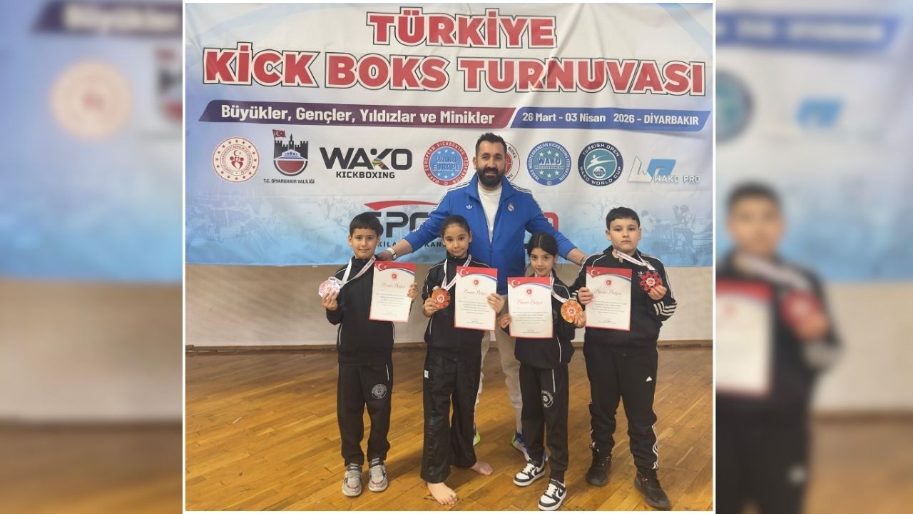 Diyarbakır’da Yozgat Rüzgarı Esti Türkiye Kickboks Şampiyonu Oldular! (2)