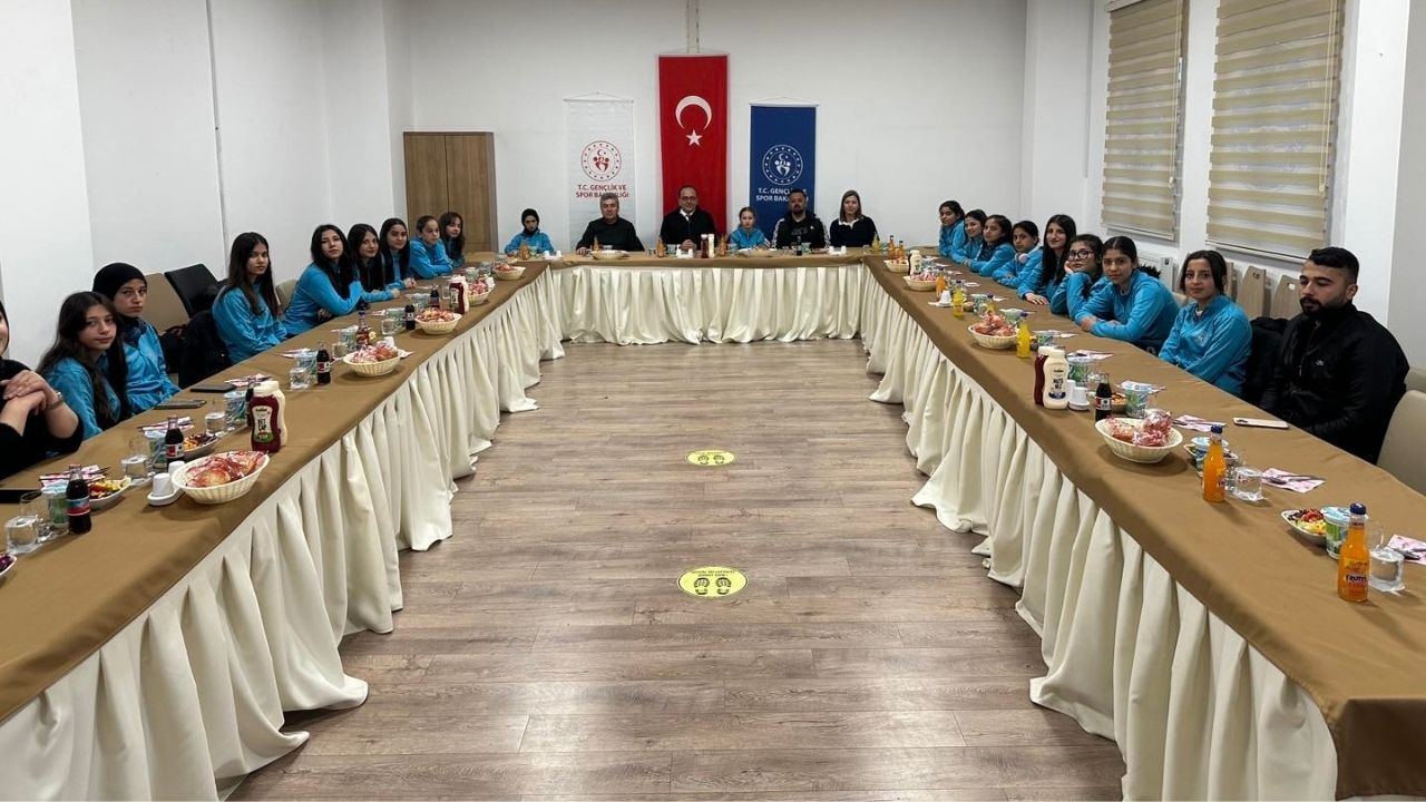 Final Yolunda Sürpriz Buluşma Takıma Moral Desteği (2)