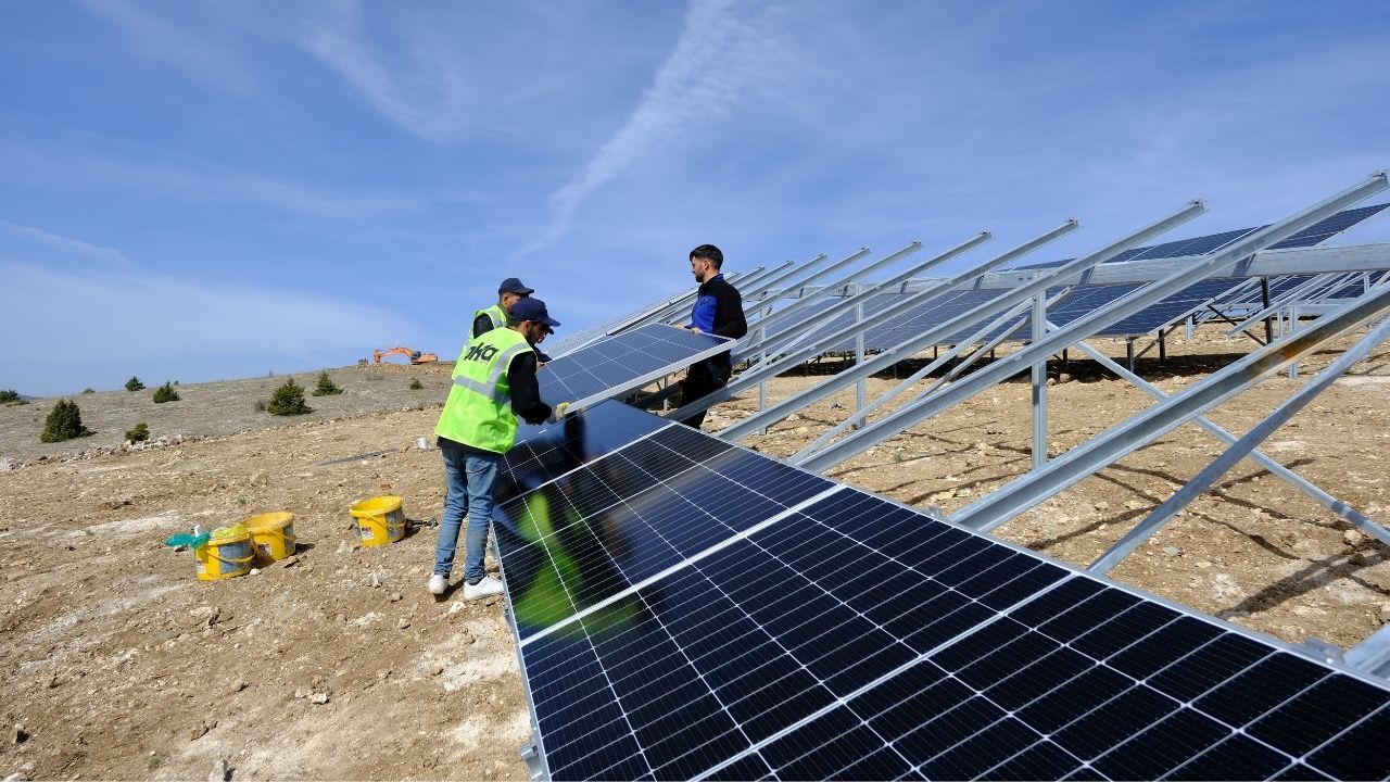 Güneş Enerjisiyle 7 Milyon Lira Tasarruf Akdağmadeni Belediyesi’nden Örnek Hamle (3)