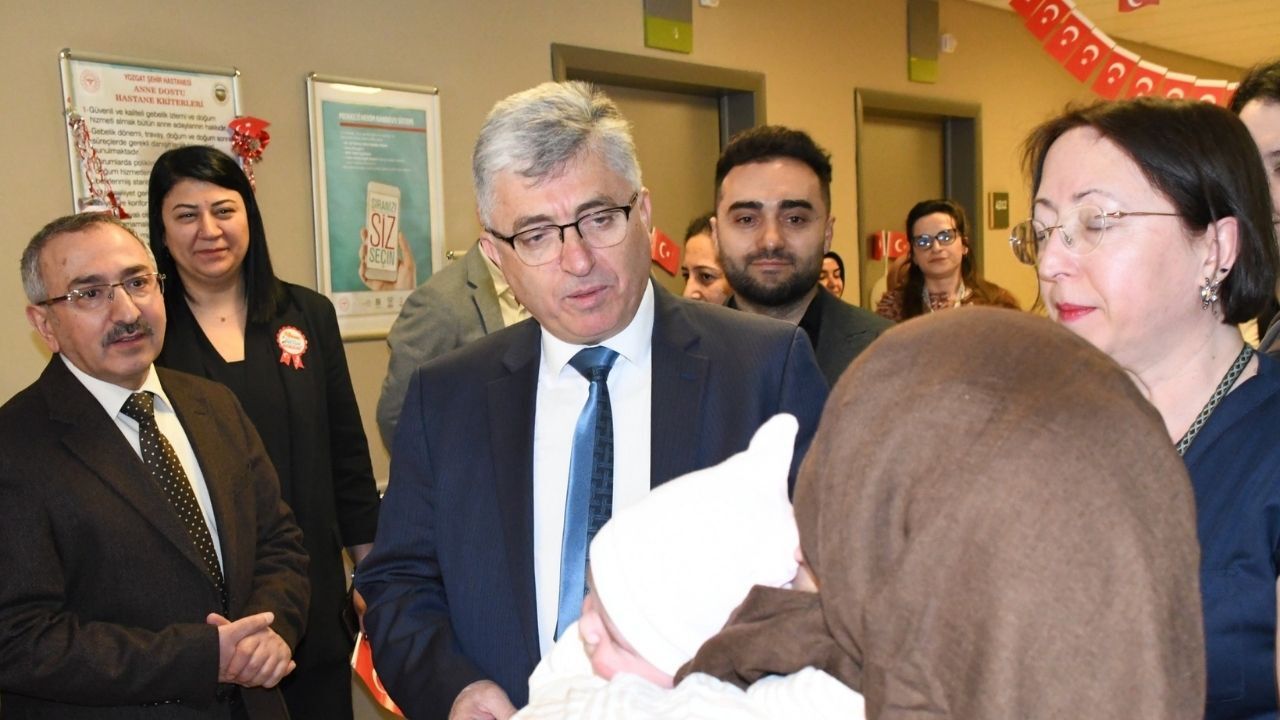 Minik Kalpler Bayram Coşkusuyla Isındı! Yozgat’ta Ezber Bozan 23 Nisan Kutlaması (5)