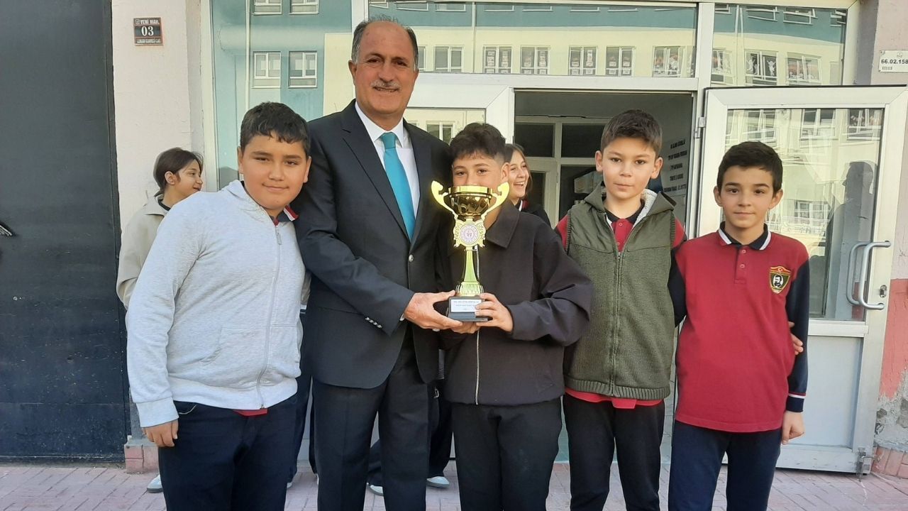 Pota Altında Yozgat Damgası İki Kupa Birden Geldi! (2)