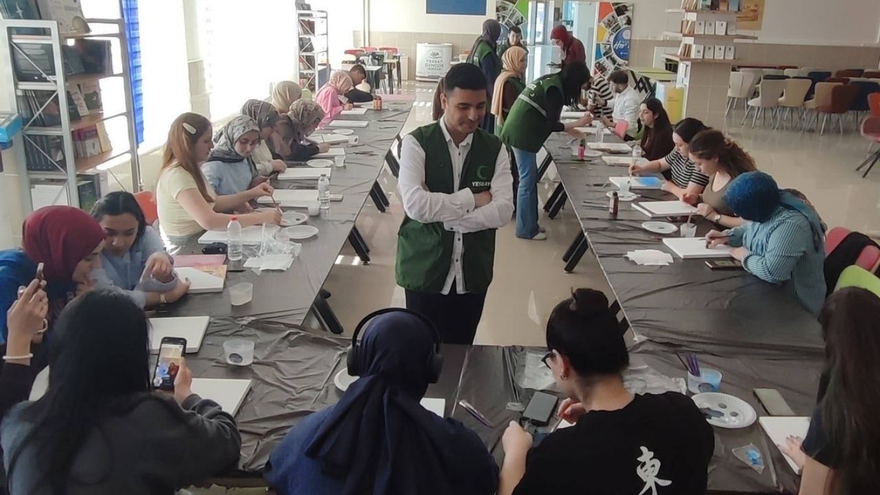Renklerin Özgürce Konuştuğu Bir Atölye Gençler Tuval Başında Buluştu (3)