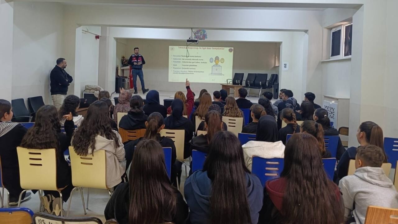 Siber Tehditlere Karşı Eğitim Seferberliği Yozgat’ta Riskler Tek Tek Açıklandı (2)