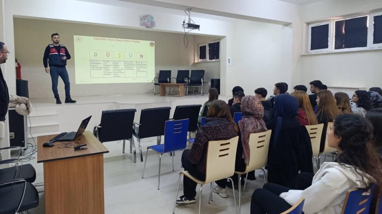 Siber Tehditlere Karşı Eğitim Seferberliği Yozgat’ta Riskler Tek Tek Açıklandı (3)