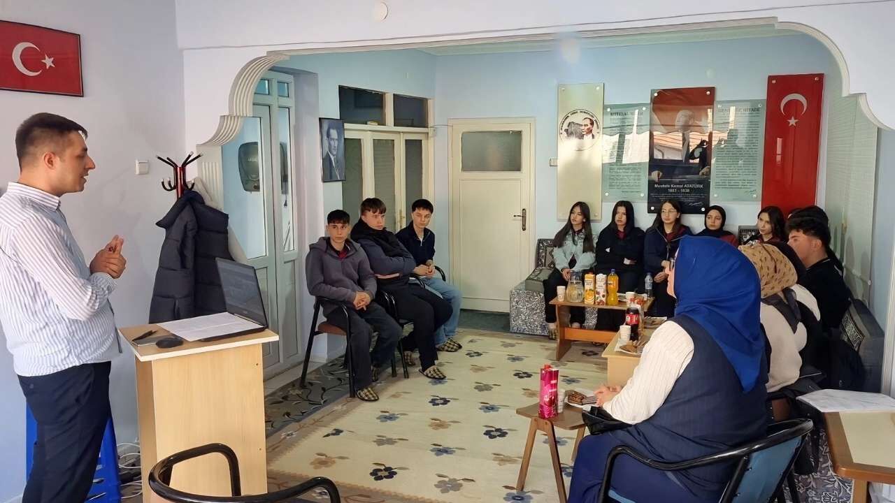 Tarihe Yolculuk Ettiler Akdağmadeni'nde Bir Devrin İzleri Gençlerle Buluştu! (1)