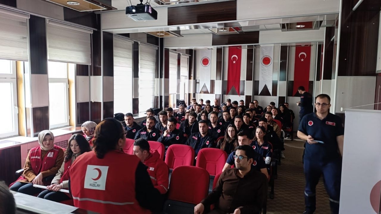 Türk Kızılay Yozgat’tan Eğitim Hamlesi 5 Okulda Aynı Konu Gündemdeydi (8)