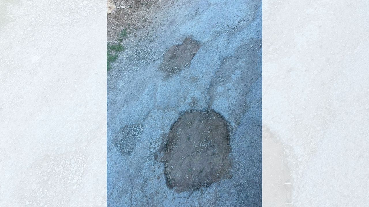 Yollar Köstebek Yuvasına Dönmüş (1)