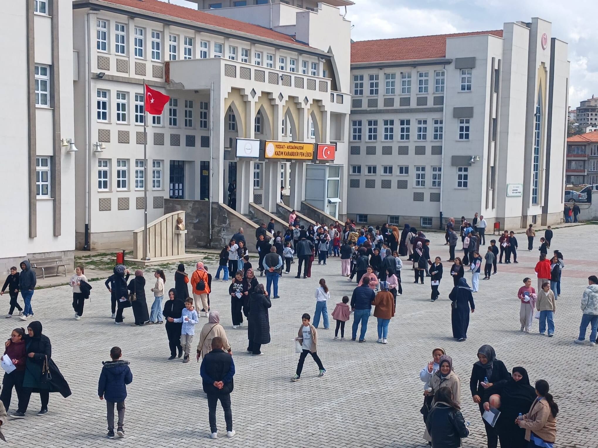 Yozgat Akdağmadeni'nde Sınav Merkezine İkram Durağı Kuruldu1