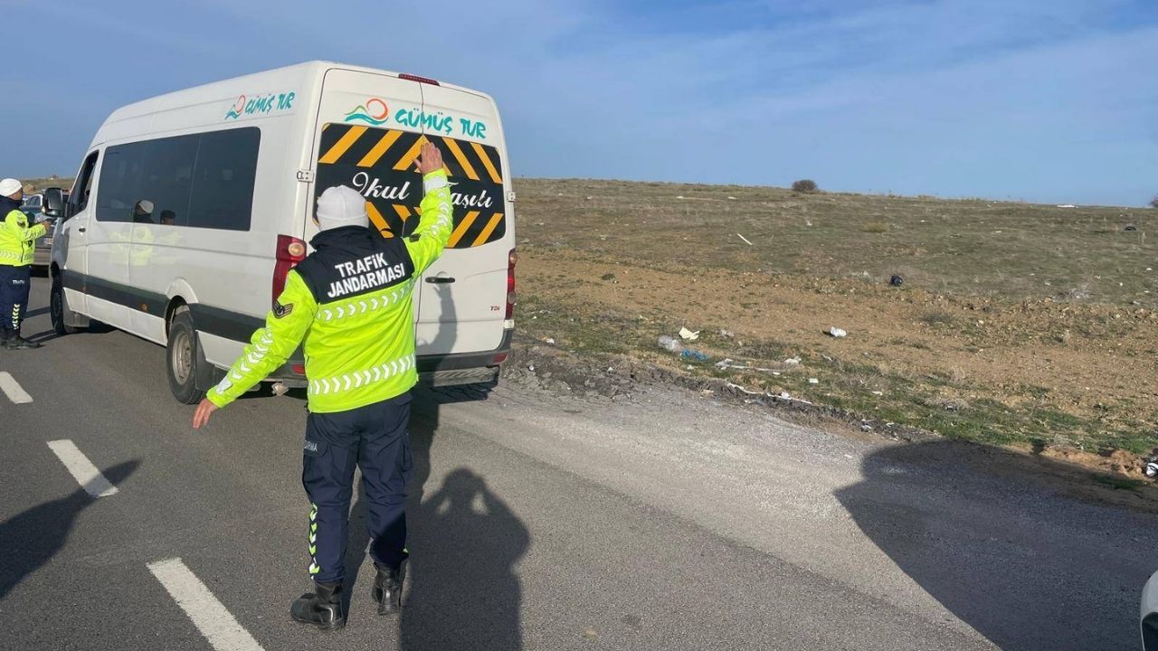 Yozgat Jandarması Servis Araçlarını Tek Tek Denetledi (1)
