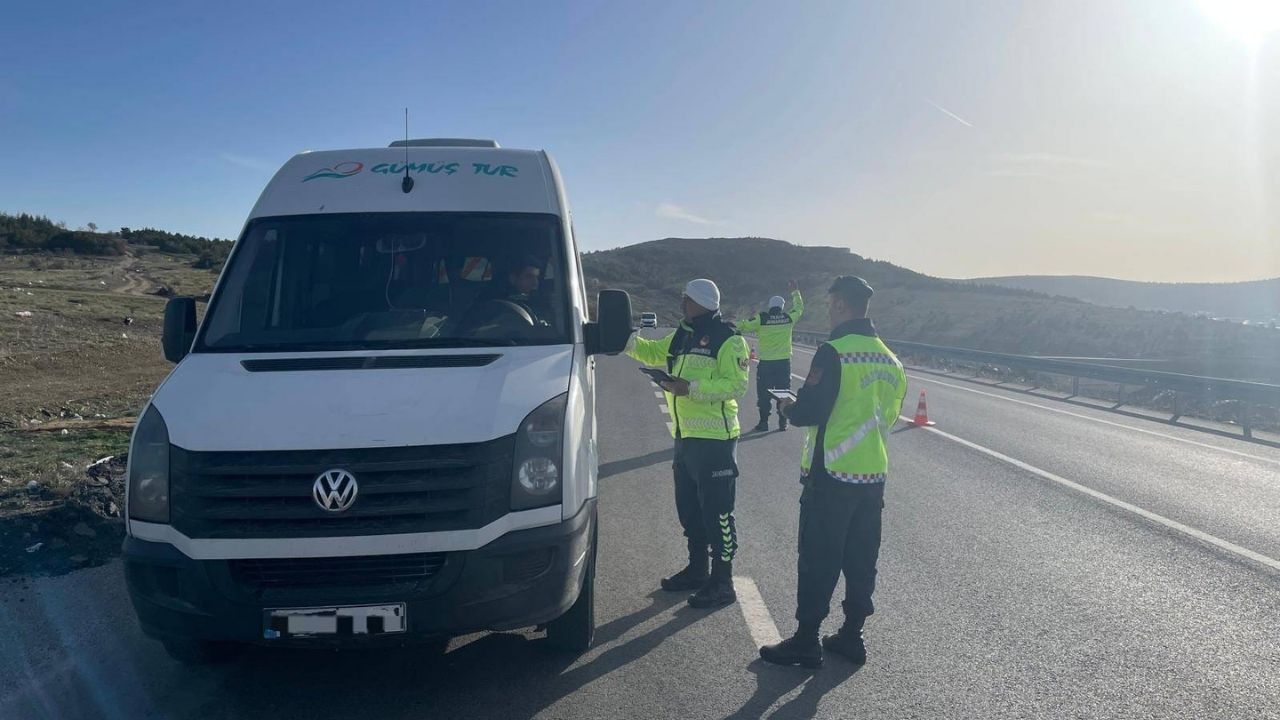 Yozgat Jandarması Servis Araçlarını Tek Tek Denetledi (3)