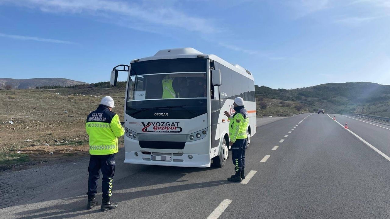 Yozgat Jandarması Servis Araçlarını Tek Tek Denetledi (4)
