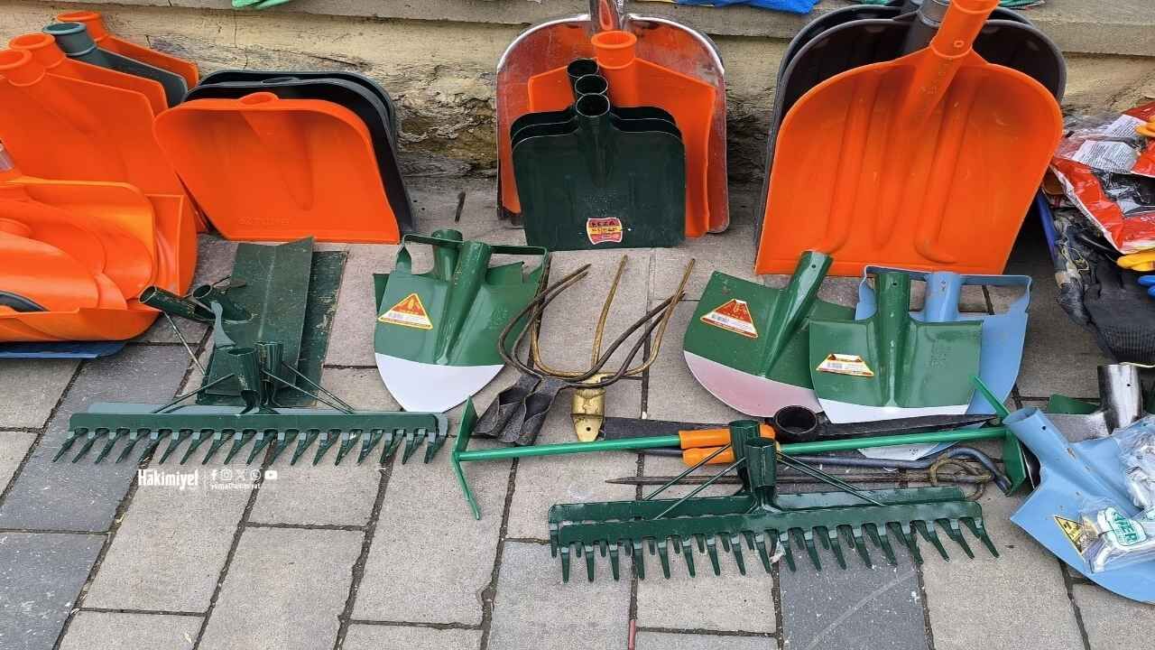 Yozgat Tol Çarşı’da Bahar Hareketliliği Bahçe Aletlerine Talep Arttı (3)
