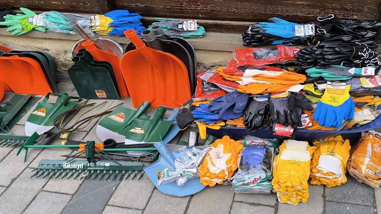 Yozgat Tol Çarşı’da Bahar Hareketliliği Bahçe Aletlerine Talep Arttı (4)