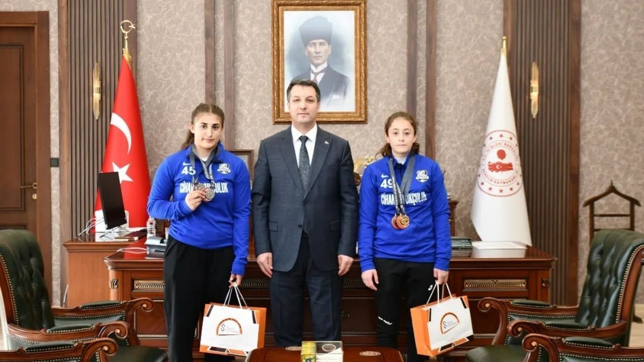 Yozgatlı Gençlerin Büyük Başarısı Makamda Ödüllendirildi (1)
