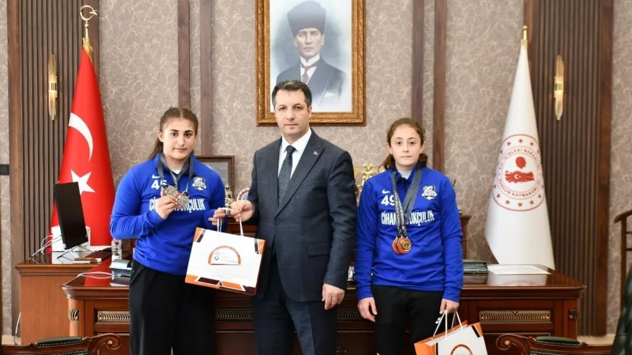 Yozgatlı Gençlerin Büyük Başarısı Makamda Ödüllendirildi (3)