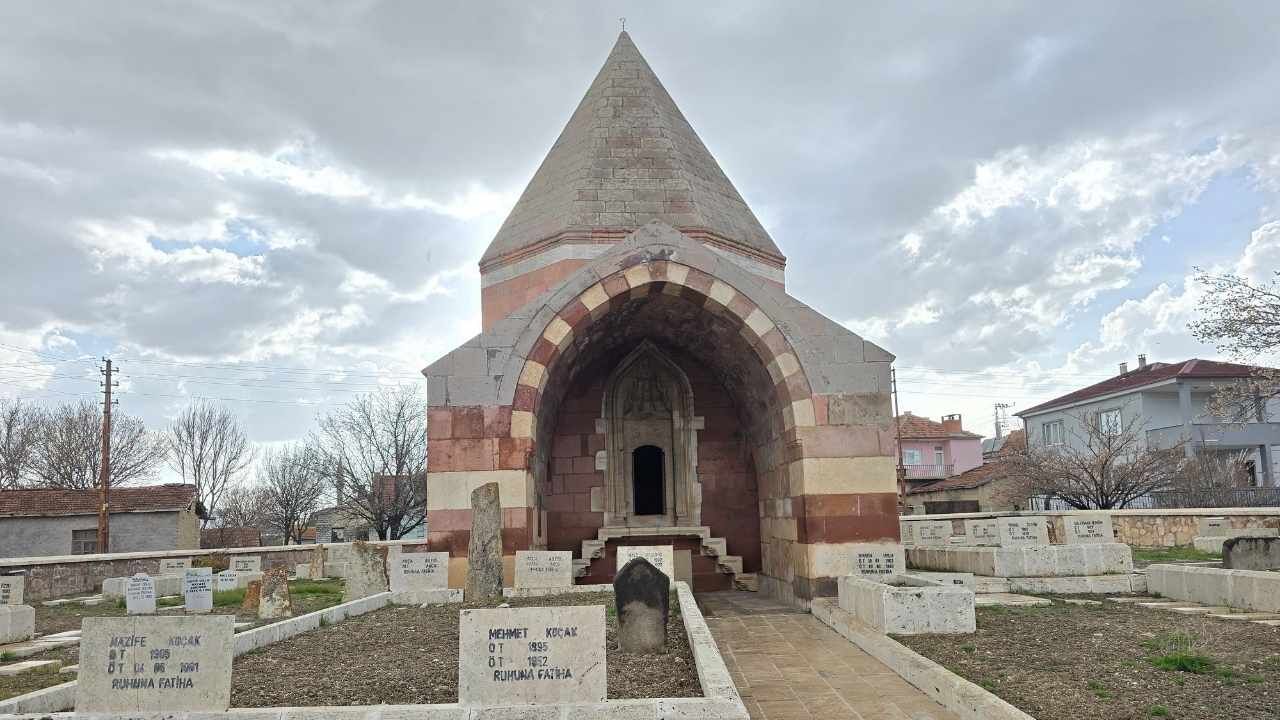 Yozgat’ta 500 Yıllık Gizem! Şah Sultan Türbesi Görenleri Büyülüyor (2)