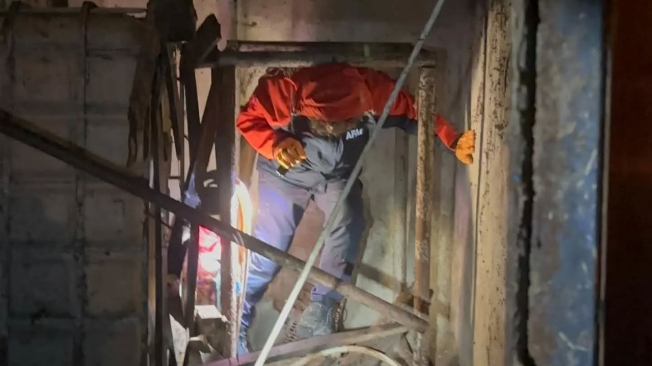 Yozgat’ta Ahır Çatısı Çöktü Afad’ın Müdahalesi Felaketi Önledi (4)