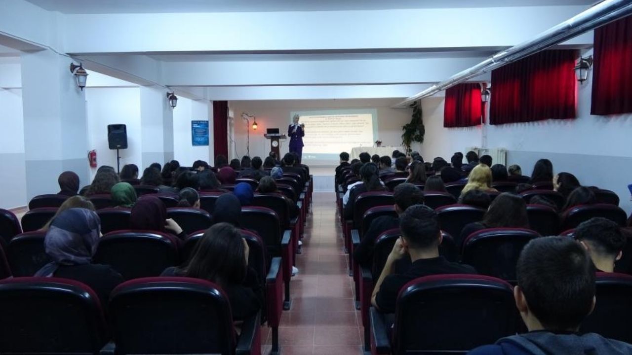 Yozgat’ta Aile Semineri Sosyal Medya Ve Kuşak Farkı Masaya Yatırıldı (3)