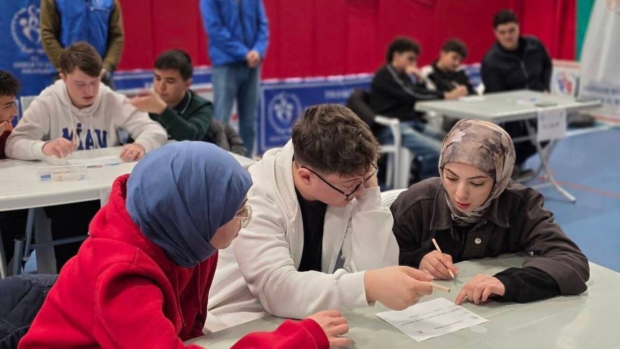 Yozgat’ta Bilgi Yarışması Finali Nefes Kesti! Kazananlar Belli Oldu (2)