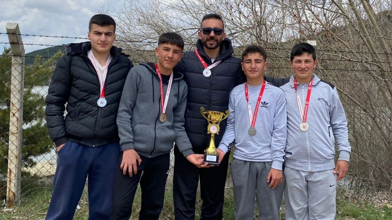 Yozgat’ta Bocce Şoku Karakız Ortaokulu Kupaları Silip Süpürdü (1)