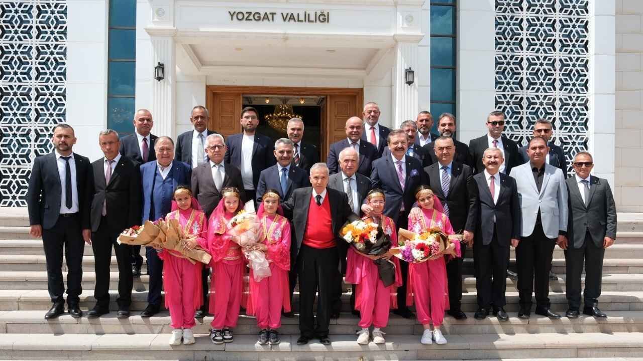 Yozgat’ta Dikkat Çeken Buluşma Aynı Karede Yer Alan İsimler Merak Uyandırdı (2)