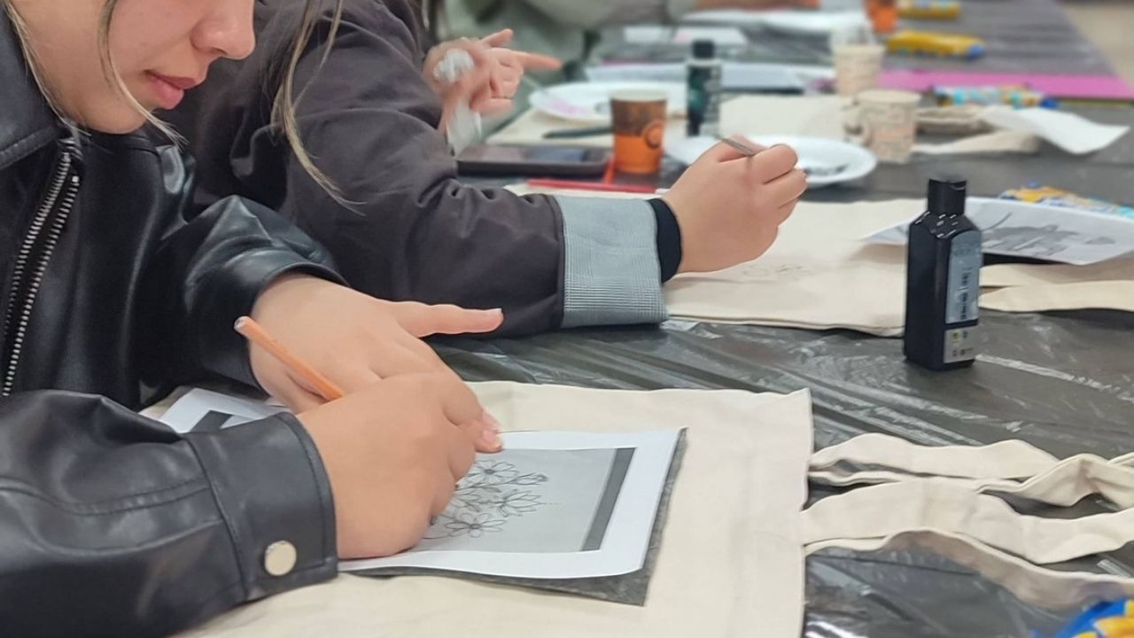 Yozgat’ta Dikkat Çeken Etkinlik Tuvalden Çantaya Uzanan Renkli Hikayeler (1)