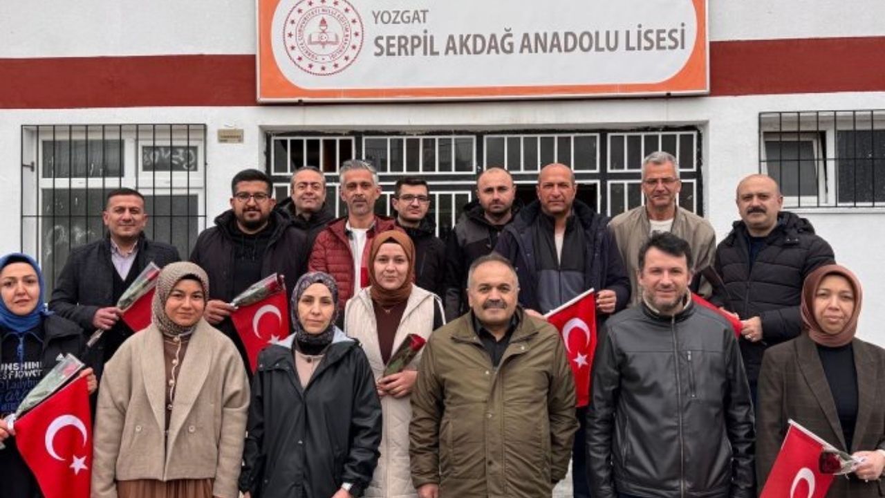 Yozgat’ta Eğitim Ailesi Kenetlendi Çiçeklerle Moral Seferberliği! (3)